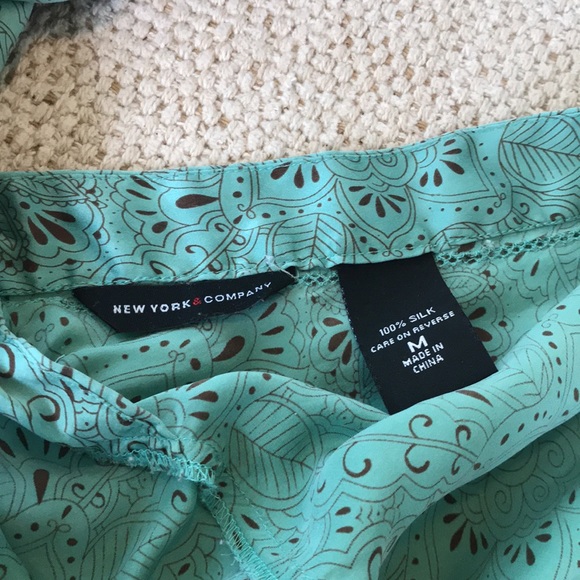 100% Silk NY&CO Top - Picture 9 of 10